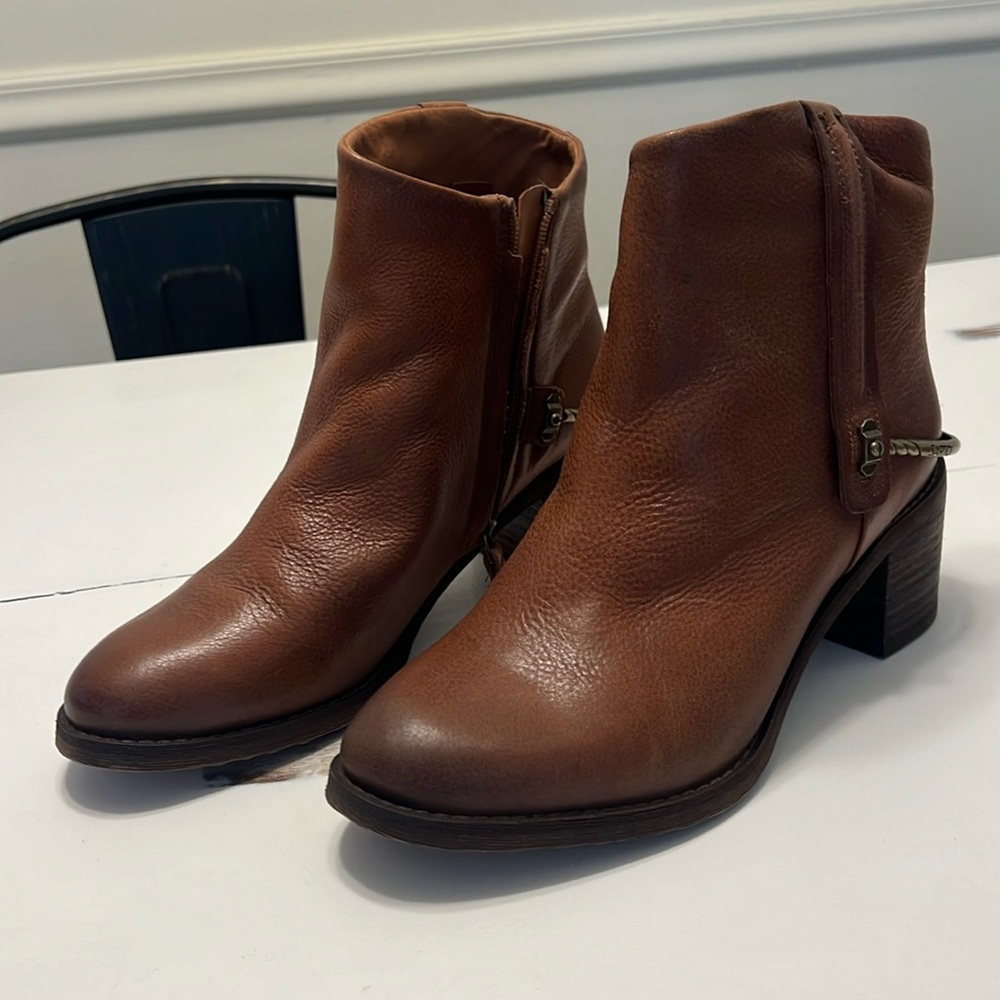 Franco Sarto Sandy Bootie Color Cognac
